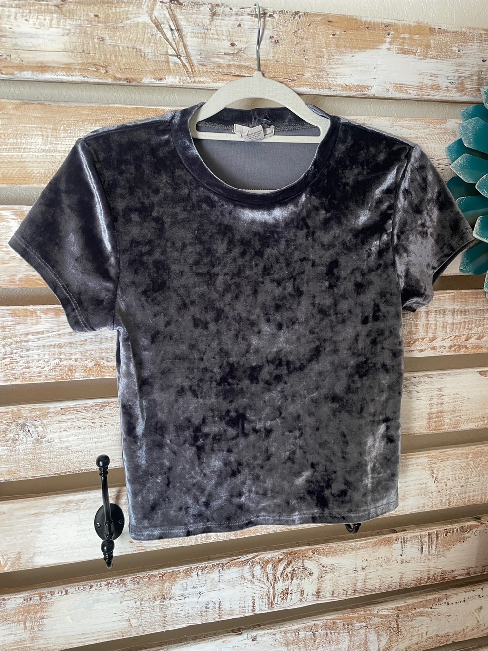 Dark charcoal short-sleeve cropped t-shirt soft crushed velvet fabric Size XS